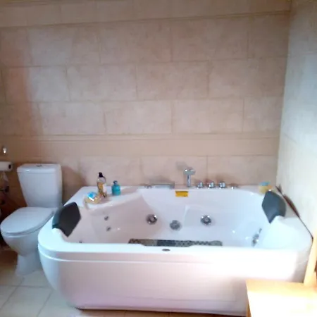 Prázdninový dům 2 Bedrooms House With Enclosed Garden And Wifi At Agios Mattheos 5 Km Away From The Beach