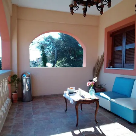 Prázdninový dům 2 Bedrooms House With Enclosed Garden And Wifi At Agios Mattheos 5 Km Away From The Beach