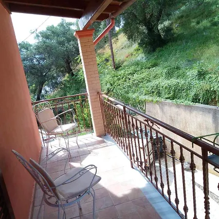 펜션 2 Bedrooms House With Enclosed Garden And Wifi At Agios Mattheos 5 Km Away From The Beach